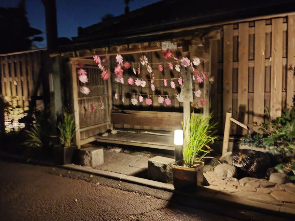 しあわせ稲荷・ベンチ