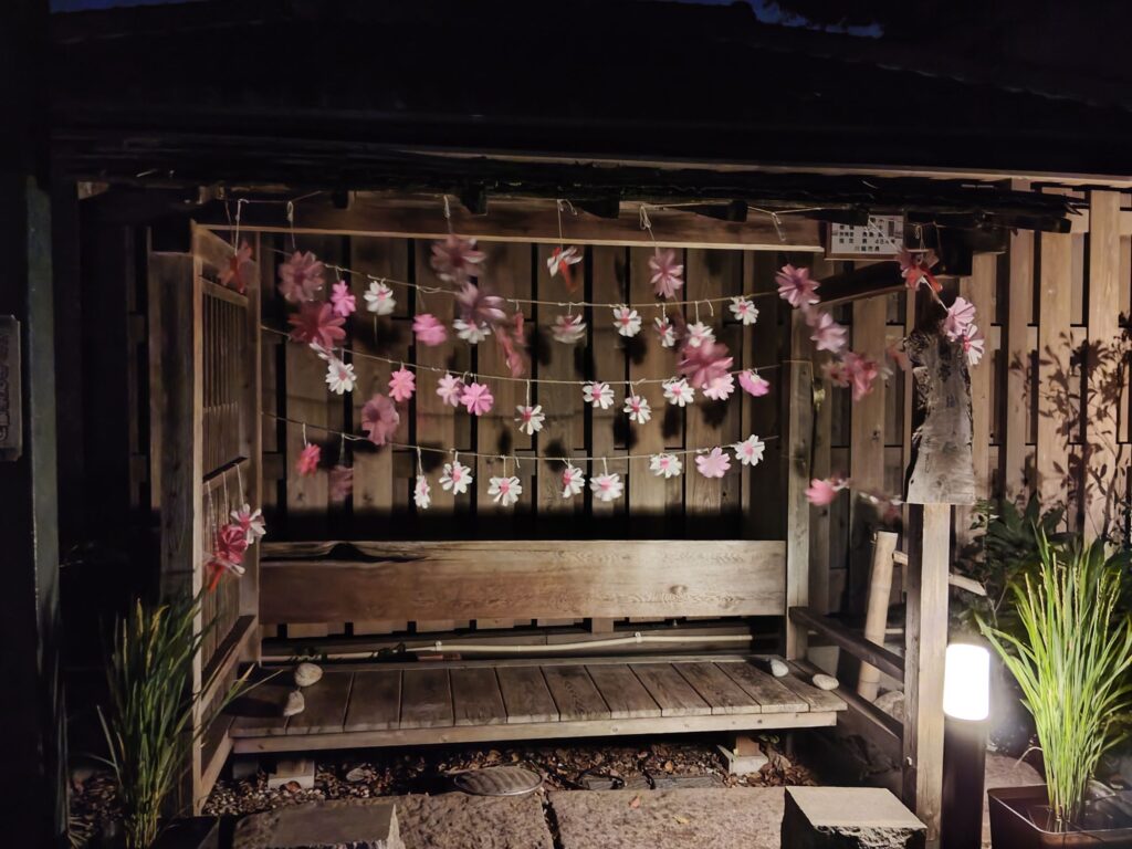 しあわせ稲荷・ベンチ