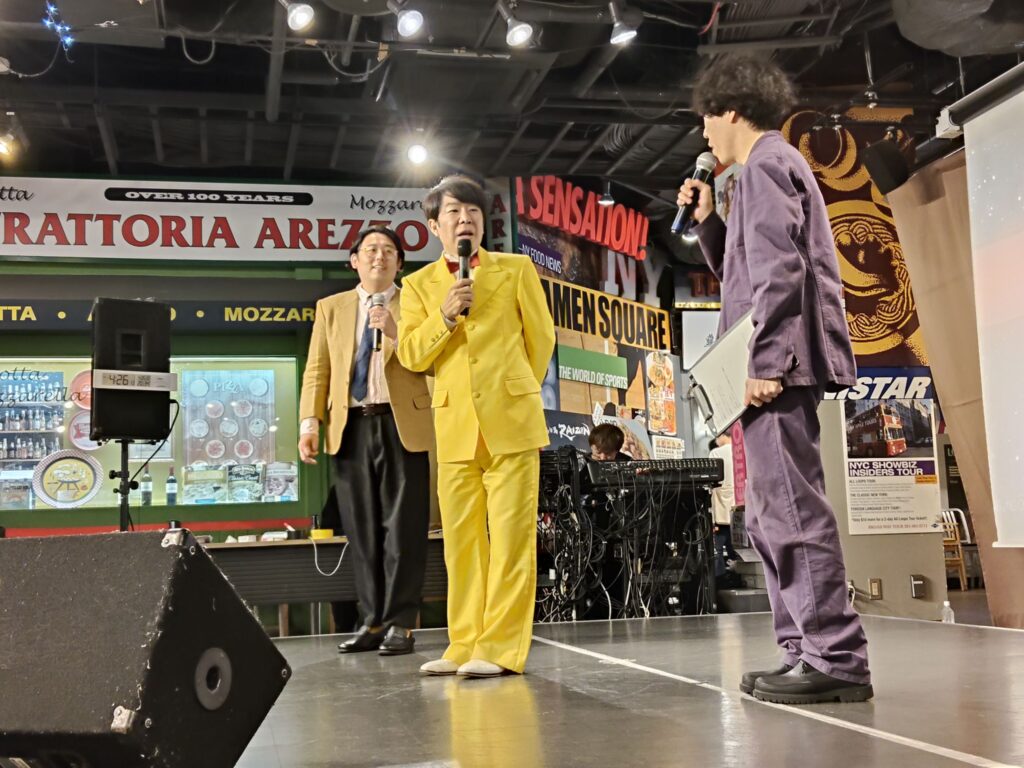 ダンディ坂野さん_お笑いライブ_左右はマンマーレのお2人